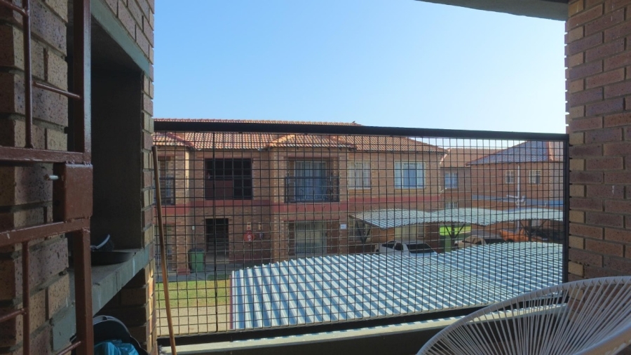 To Let 2 Bedroom Property for Rent in Waterval East North West